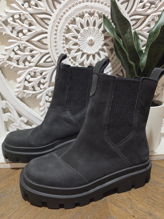 Toms Shoes - Toms Black Chelsea Lug Sole Boots - Womens Size 7